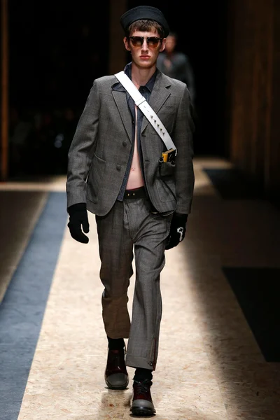 Look 18